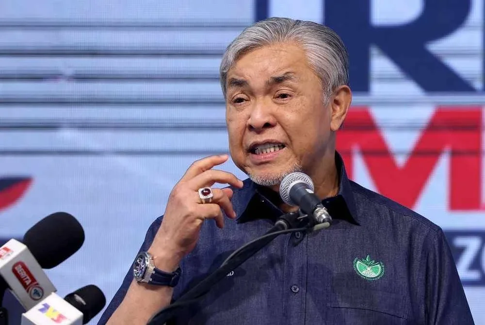 Ahmad Zahid berucap pada Majlis Perasmian Karnival RISDA Madani (KARRISMA) Zon Utara Tahun 2025 di Dewan Datuk Mohamed Jamrah, pada Sabtu. Foto Bernama