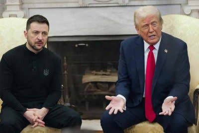 Trump meningkatkan tekanan terhadap Zelensky, agar menandatangani Perjanjian Nadir Bumi. Foto fail AP