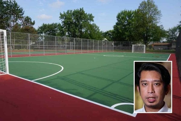 Setakat ini sebanyak 1,943 gelanggang futsal telah direkodkan oleh KBS. - Gambar hiasan. Gambar kecil: Adam Adli