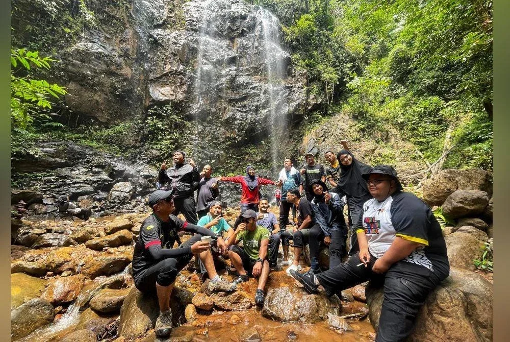 Air Terjun Bukit Perangin menjadi lokasi kegemaran anak muda untuk beriadah.