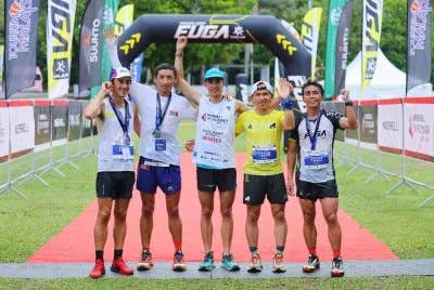 Izquierdo (tengah) mengungguli kategori 30km Pro Sky dan 10km Short Sky. FOTO: KAILAS PENANG SKYRACE/ADM/RUNLAH/HARIMAU/TWT