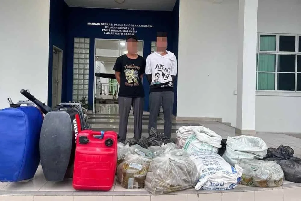 Dua individu ditahan bersama minyak masak peket yang cuba diseludup ke negara jiran di perairan Alice Reef, Tungku, Lahad Datu.