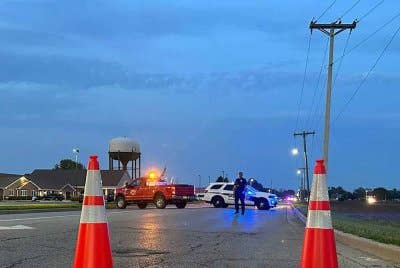 Polis menghalang jalan menuju ke lokasi kejadian di mana sebuah kereta merempuh sebuah bangunan pada Isnin, membunuh empat orang dan mencederakan yang lain. Foto AP