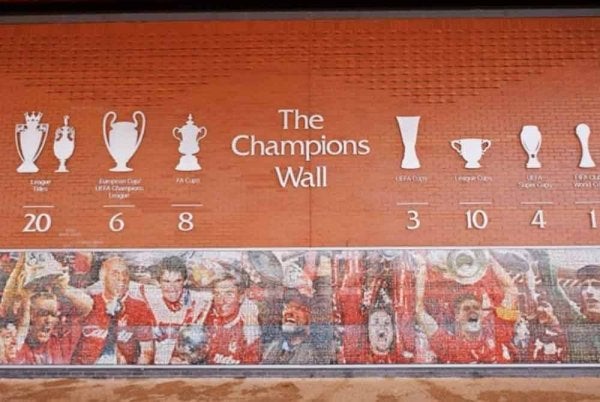 Dinding Juara di Anfield telah dikemas kini sebaik Liverpool kendalian Slot disahkan merangkul gelaran liga ke-20. Foto Agensi