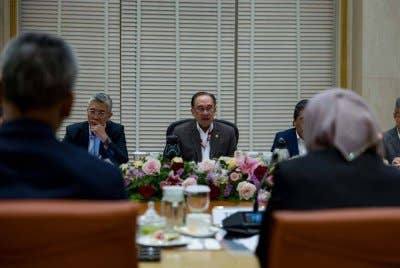 Anwar ketika mempengerusikan Mesyuarat Pusat Tindakan Geoekonomi Negara (NGCC). Foto Facebook Anwar Ibrahim