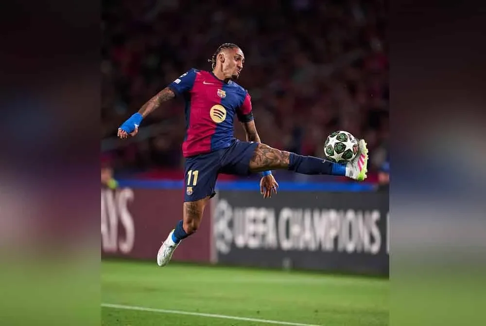 Raphinha turut meledak jaringan buat Barcelona di Estadi Olímpic Lluís Companys. Foto Agensi