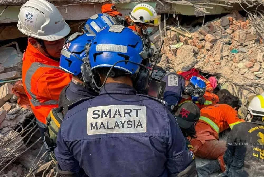 UNICEF memuji tindakan pantas Malaysia menghantar pasukan SMART ke Myanmar selepas gempa bumi. Foto FB Ahmad Zahid Hamidi