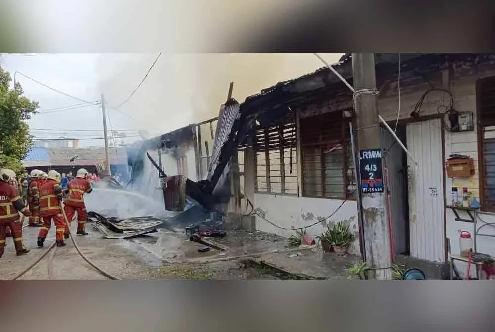 Antara kediaman yang terbakar dalam kebakaran di Pintasan Raja Muda Musa 4, Kampung Bahru pada Khamis.