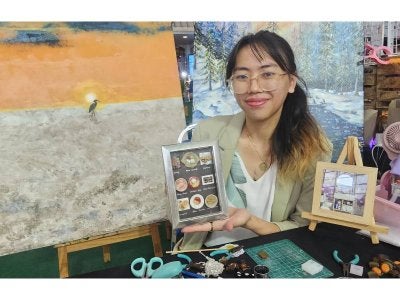 Ee Pfen yang menghasilkan aksesori miniature atas jenama Little Lolli Store turut menyertai Pameran Seni Alam Sekitar, Sosial dan Tatakelola ini.