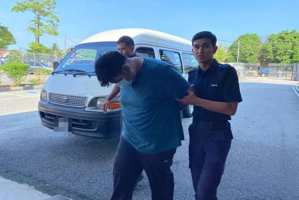 Seorang penganggur dihadapkan ke Mahkamah Majistret atas pertuduhan mengedar dadah jenis methamphetamine seberat lebih 20 kilogram pada Jumaat.