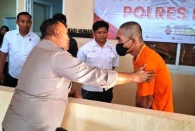AS sempat menyelamatkan mentuanya selepas membakar kediaman mangsa. Foto Agensi