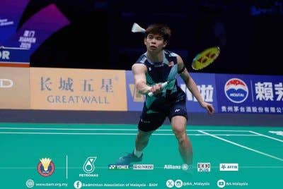Usaha Jun Hao untuk meraih mata penyamaan gagal selepas tewas dalam dua set 6-21, 14-21 kepada Yu Qi. Foto BAM