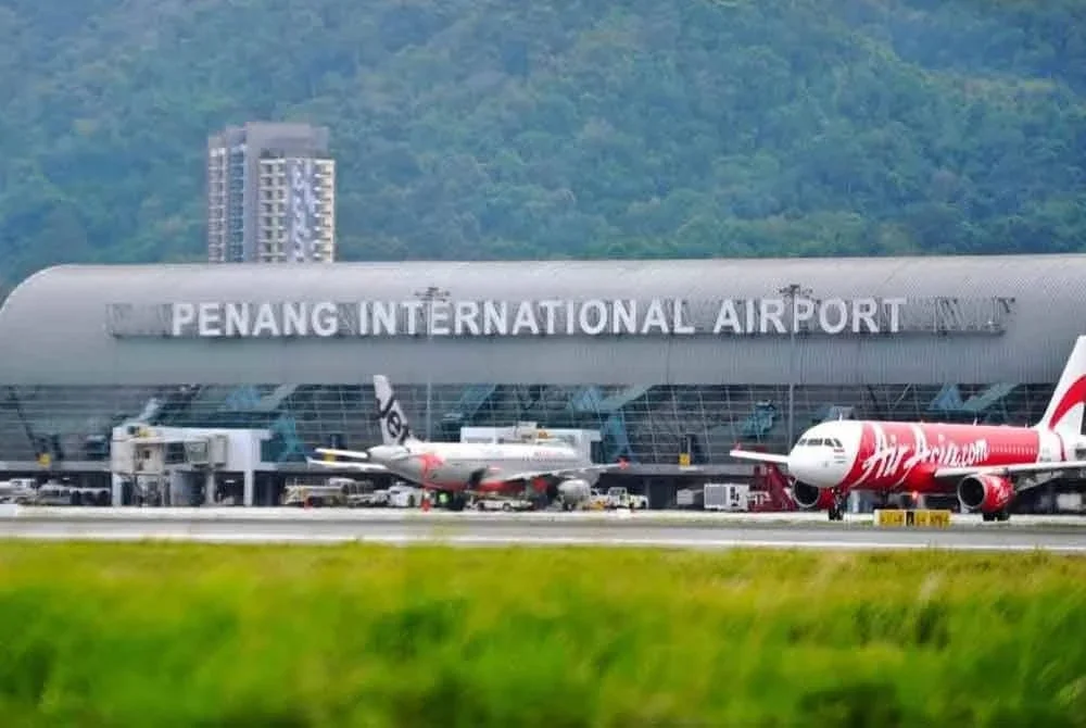 Kerja-kerja penggantian paip bahan api pesawat yang dilaporkan mengalami kebocoran di Lapangan Terbang Antarabangsa Pulau Pinang (LTAPP), Bayan Lepas di sini telah siap sepenuhnya pada Mac lepas. Gambar hiasan