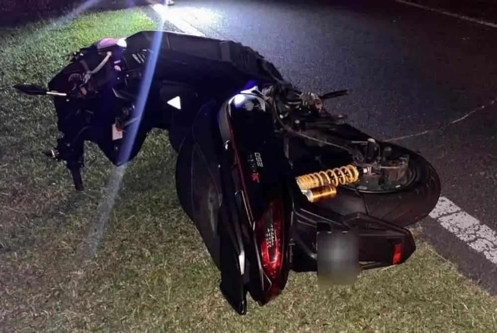Keadaan motosikal ditunggang mangsa. - Foto IPD Kluang