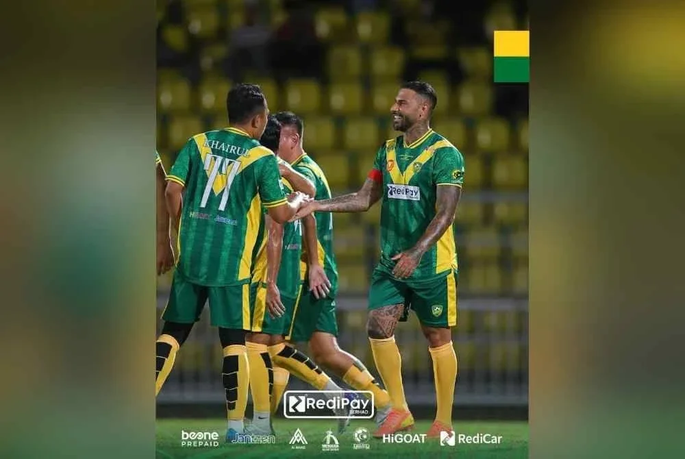 Quaresma (kanan) mencatatkan nama selaku penjaring melalui gol ketiga bagi membantu All Star Kedah. FOTO KDA FC