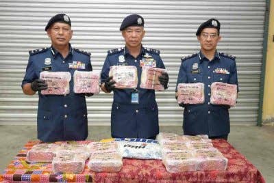 Cubaan menyorok dadah bernilai lebih setengah juta ringgit di dalam guni berjaya dipatahkan oleh JKDM Kelantan dalam satu serbuan di Kampung Resak, Pasir Mas pada 10 April lalu.