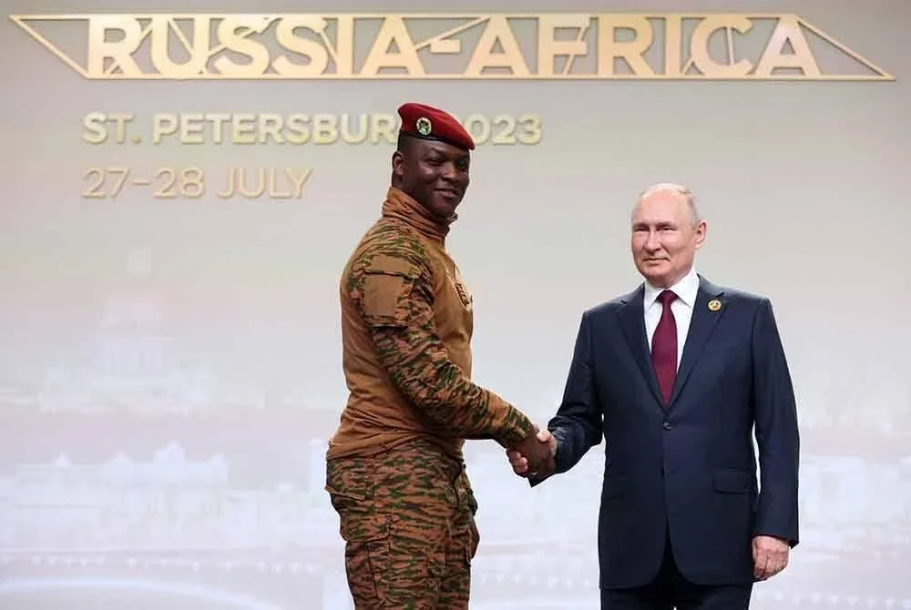 Traore bertemu Presiden Vladimir Putin pada sidang kemuncak Rusia-Afrika 2023 di Saint Petersburg.