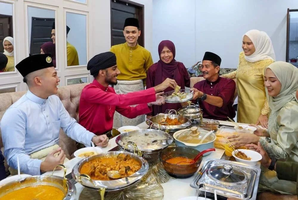 Sekarang sudah memasuki minggu kedua bulan Zulkaedah namun masih lagi kedengaran majlis sambutan Aidilfitri. Gambar hiasan