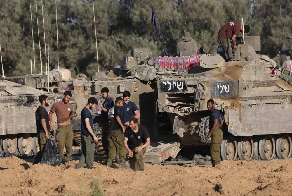 Tentera Israel dikerahkan di satu lokasi berhampiran sempadan Israel dengan Semenanjung Gaza pada 5 Mei 2025. Foto AFP