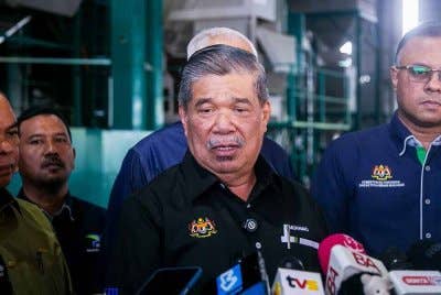 Mohamad bercakap pada sidang media selepas Majlis Perasmian Pusat Pengeluaran Benih Padi Sah Pertubuhan Peladang Negeri Perak pada Selasa. Foto Bernama