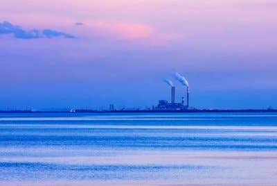 Agensi Perlindungan Alam Sekitar Amerika Syarikat (EPA) menjangkakan tahap kualiti udara di kawasan metropolitan Tampa akan merosot ke zon 'oren' dalam Indeks Kualiti Udara (AQI). Agensi 