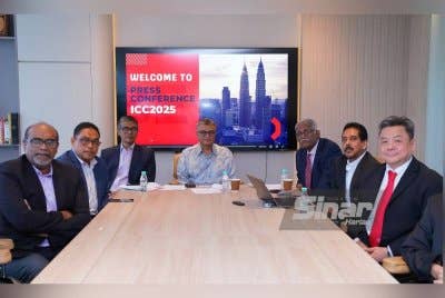 Pengerusi Jawatankuasa Penganjur ICC2025, Tunku Datuk Nooruddin (tengah) bersama antara ahli jawatankuasa penganjur pada sidang media ICC2025 yang berlangsung Selasa. Foto Sinar Harian MOHD HALIM ABDUL WAHID