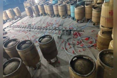 Antara LPG bersubsidi yang disita di sebuah premis di Seremban, Negeri Sembilan.