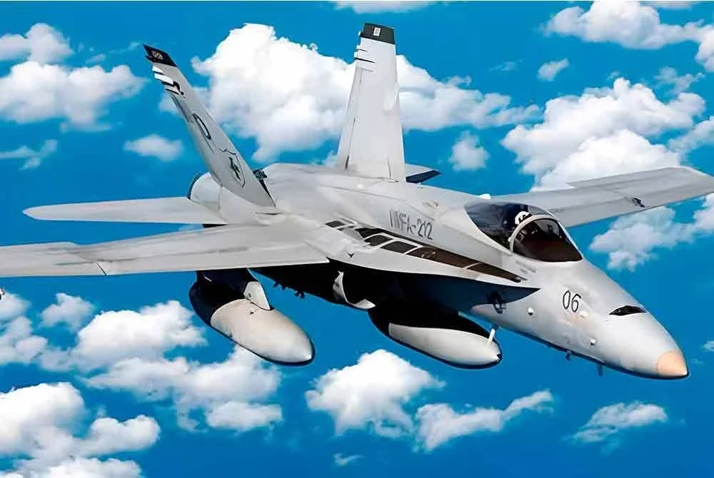 Sebuah jet pejuang Tentera Laut Amerika Syarikat terhempas di Laut Merah ketika cuba mendarat di atas kapal pengangkut pesawat.