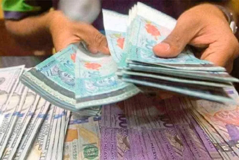 Ringgit ditutup rendah berbanding dolar AS pada Rabu menjelang keputusan BNM berkenaan OPR esok. Gambar hiasan