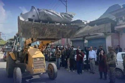 Serpihan bangkai pesawat yang dipercayai milik India telah ditembak jatuh Pakistan ditemui di bandar Pampore, daerah Pulwama di wilayah Kashmir pada Rabu.