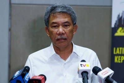 Mohamad pada sidang media selepas merasmikan penutupan Latih Amal Keselamatan Negara Kepengerusian ASEAN 2025 di Pusat Konvensyen Kuala Lumpur (KLCC), pada Rabu. Foto Bernama