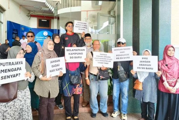 Penduduk Kampung Sungai Baru menghantar dua permohonan kepada PTG Kuala Lumpur agar menjalankan siasatan bagi menentukan status tanah di kawasan berkenaan.