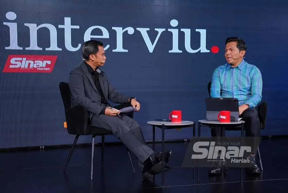 Program Interviu bertajuk “Perang tarif dan ketidaktentuan: Apa strategi kita?” menampilkan Ahli Parlimen Paya Besar, Datuk Mohd Shahar Abdullah (kanan) dan dihoskan oleh Haizir Othman, yang berlangsung di Kompleks Kumpulan Karangkraf pada Khamis. FOTO - SINAR HARIAN / MOHD HALIM ABDUL WAHID