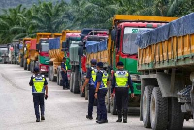 Bukan sahaja mencetuskan provokasi malah kumpulan samseng ini mengugut anggota JPJ seolah-olah mereka ini mencabar undang-undang. Gambar hiasan 