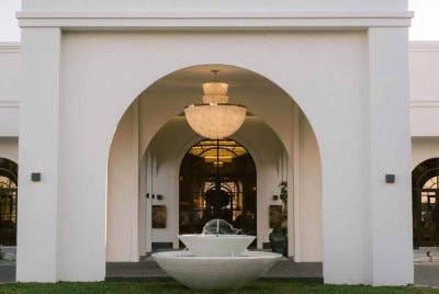 SENJA direka dengan penekanan kepada kepelbagaian fungsi, kelestarian, dan keindahan alam semula jadi menjadikannya sebuah lokasi acara yang unik.