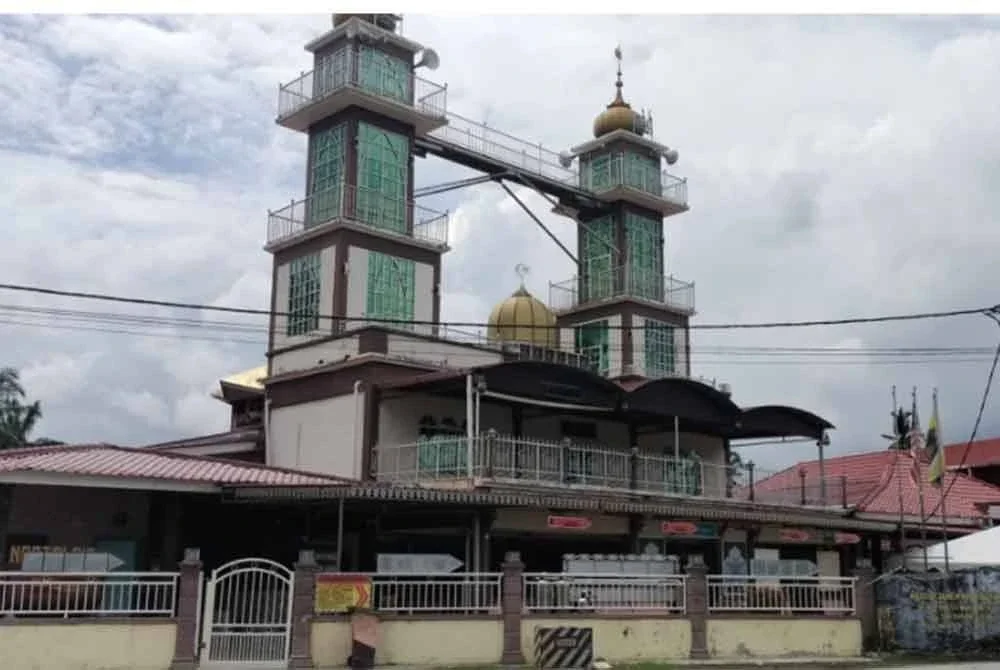 Pendedahan media mengenai status tanah wakaf yang menjadi tapak Masjid Jamek Ar-Ridzuan di Alor Pongsu, Perak amat mengejutkan namun kemudiannya menarik perhatian ramai.