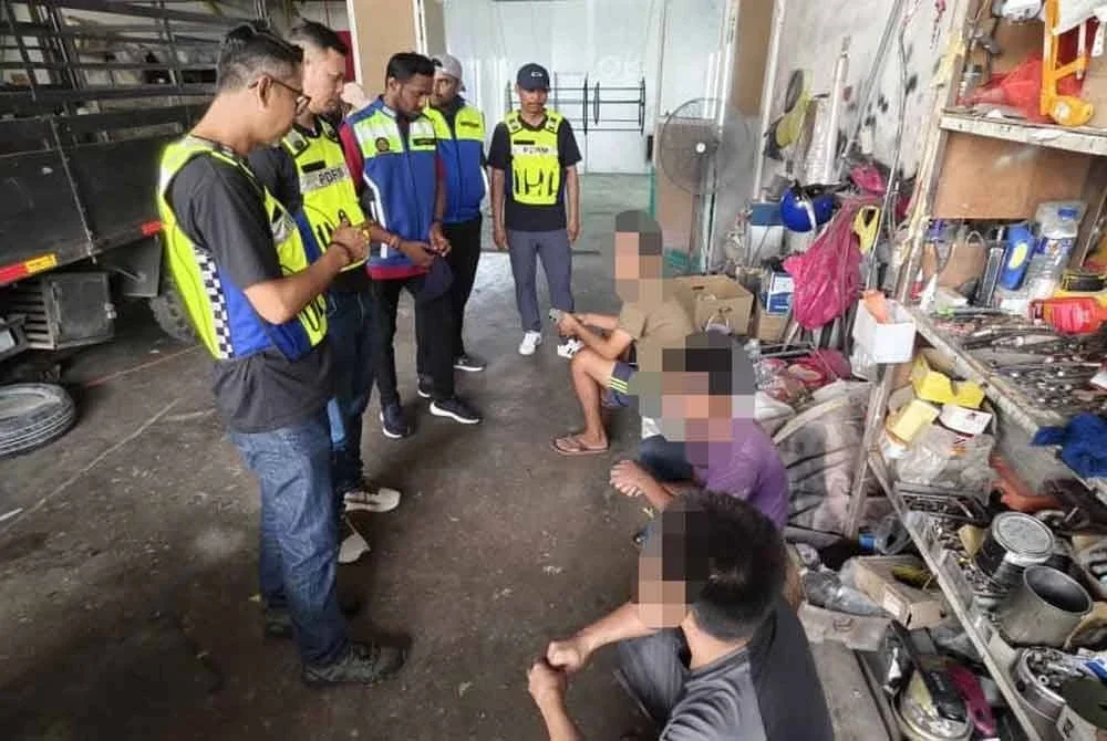 Antara individu yang ditahan menerusi Op Pintas Mega di sekitar Lembah Klang, pada Khamis.