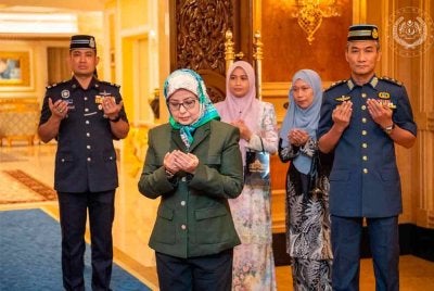 Raja Permaisuri Agong Raja Zarith Sofiah mendoakan agar semua jemaah bagi musim haji 1446H/2025M dikurniakan kesihatan yang baik dan dilancarkan urusan ibadah mereka. Foto FB Sultan Ibrahim Sultan Iskandar