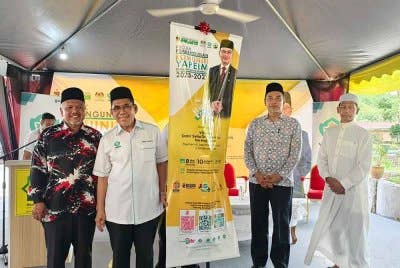 Abdul Khudus (tiga dari kanan) merasmikan program PPKY Peringkat Negeri Sembilan di Masjid Jamek Dato' Klana Petra Sendeng. Turut kelihatan Zabidi(dua dari kiri)
