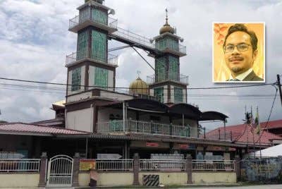 Isu tanah wakaf Masjid Jamek Ar-Ridzuan di Alor Pongsu menjadi perhatian apabila diserahkan kepada indvidu bukan Islam menerusi proses jual beli tanpa pengetahuan pihak pengurusan masjid berkenaan. Gambal kecil: Mohamad Redzuan