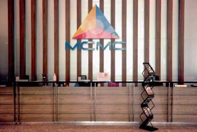 MCMC bertindak menjalankan pemeriksaan di sebuah premis milik seorang pempengaruh media sosial pada Jumaat berhubung siasatan kandungan yang menyentuh isu 3R