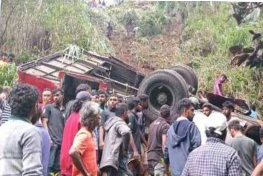 Seramai 15 orang maut manakala lebih 20 lagi cedera selepas sebuah bas terhumban ke cerun di Kotmale, Wilayah Tengah Sri Lanka.