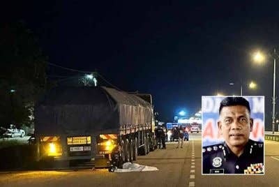 Mangsa disahkan meninggal dunia di lokasi kejadian selepas motosikal.ditunggang merempuh belakang treler di Jalan Kuantan-Pekan pada Sabtu. - Foto: FB Polis Trafik Kuantan, gambar kecil: Wan Mohd Zahari