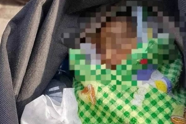 Tular di media sosial memaparkan seorang penunggang p-hailing yang tidak menyangka telah menghantar bungkusan berisi mayat bayi.