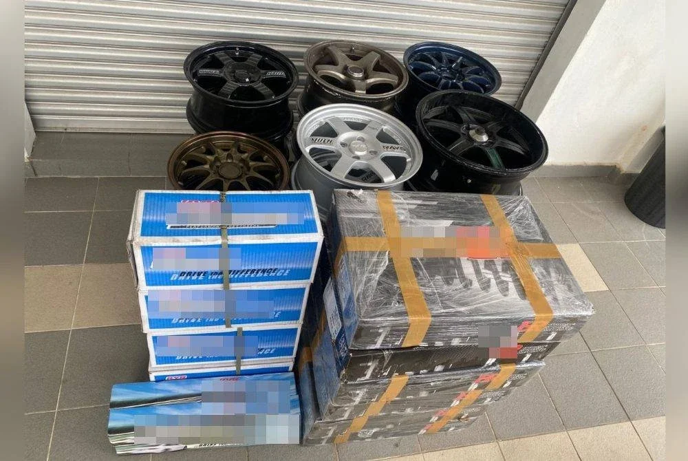 Antara alat ganti kenderaan yang dirampas daripada suspek. Foto IPD Iskandar Puteri