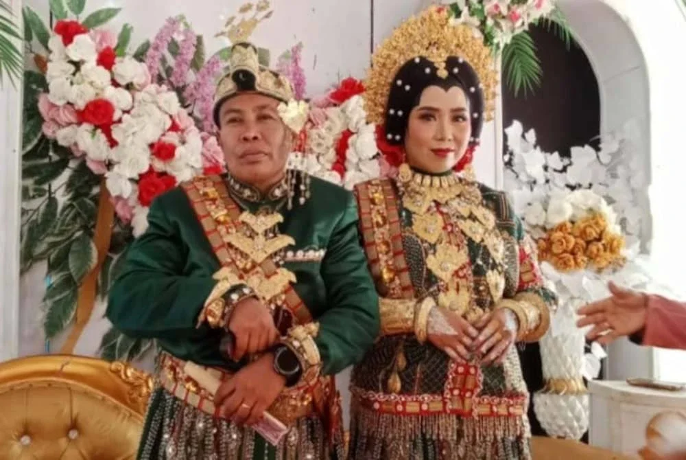 Penduduk di daerah Bone, Sulawesi Selatan, gempar apabila tersebar berita mengenai satu majlis perkahwinan yang disangka melibatkan pasangan sejenis. 