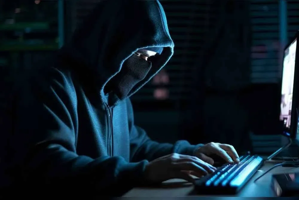 Mangsa telah melakukan 12 transaksi kewangan ke dalam lima akaun bank suspek antara Februari hingga April tahun ini. Foto hiasan