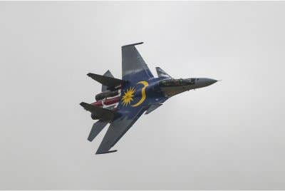 Pesawat pejuang jenis Sukhoi SU30MKM milik TUDM sedang menjalani latihan penerbangan aerobatik sempena LIMA'25 yang akan berlangsung pada 20 hingga 24 Mei ini. Foto Bernama