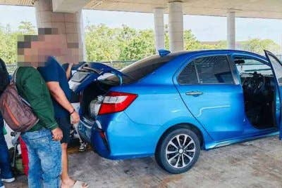 Individu terbabit ditahan ketika cuba menawarkan perkhidmatan yang dijalankannya kepada tiga lelaki Bangladesh.