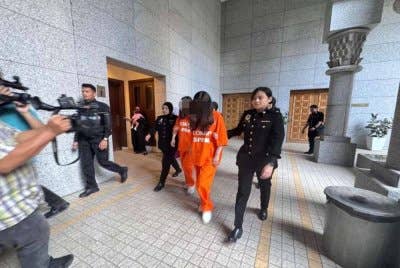 Tiga individu direman kes disyaki bersubahat menggunakan dokumen mengandungi butir matan palsu melibatkan tuntutan kira-kira RM2.5 juta.